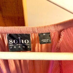 Smoke free, great condition. Gathered sleeves at wrist.